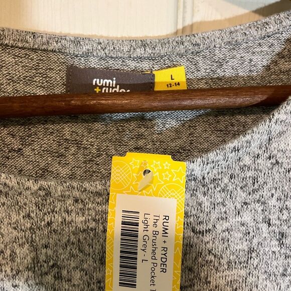 NWT, Rumi and Ryder sweatshirt, pullover, pockets, size large - Picture 4 of 5